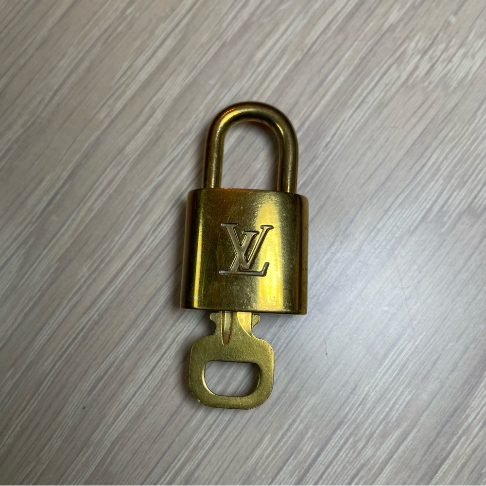 Louis Vuitton brass lock with one key